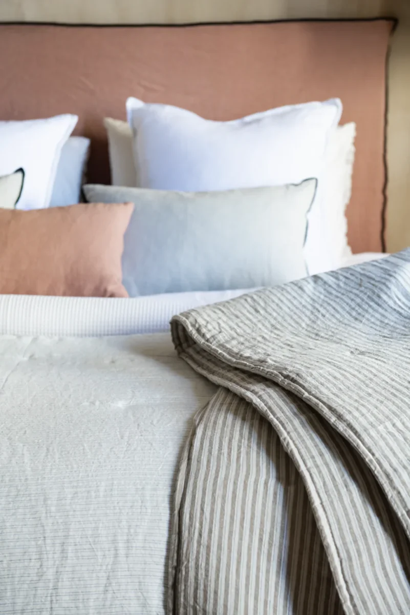 Plaid Cama Acolchadito Rayitas Marrones - Imagen 4